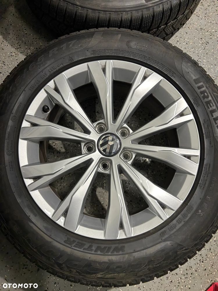 Oryginalne koła zimowe FELGI 17 VW Tiguan II Tayron Kodiaq Q3 Tarraco Pirelli 215/65R17 2021r. 7,5mm jak NOWE - 7