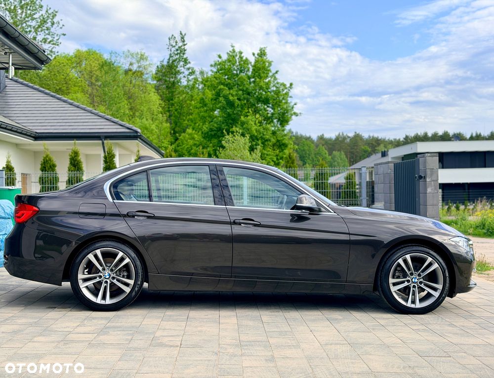 BMW Seria 3 330i Luxury Line - 13