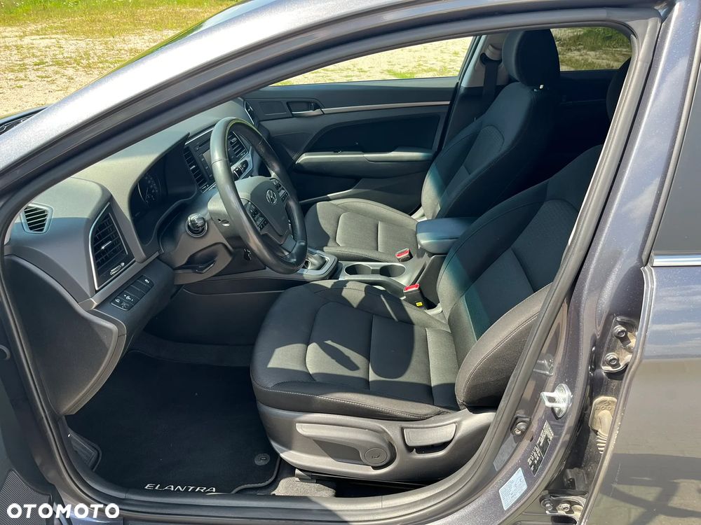 Hyundai Elantra 1.6 Style - 9