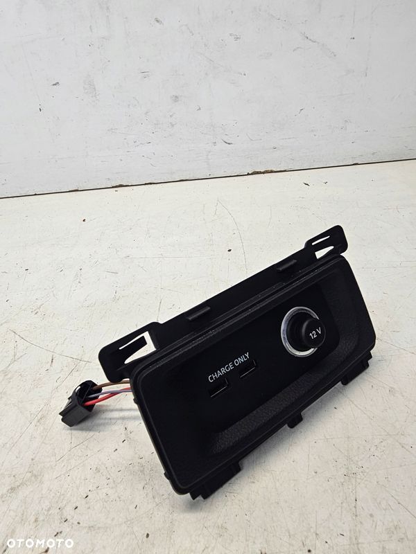GNIAZDO ZAPALNICZKI PORT USB C ŁADOWARKI AUDI Q5 FY A4 B9 A5 8W 5Q0035726L - 3