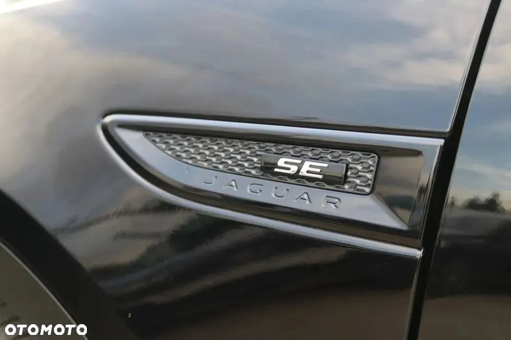 Jaguar E-Pace P300 AWD R-Dynamic SE - 20