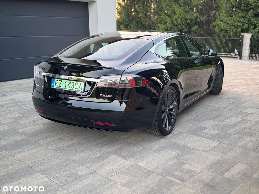 Tesla Model S - 4