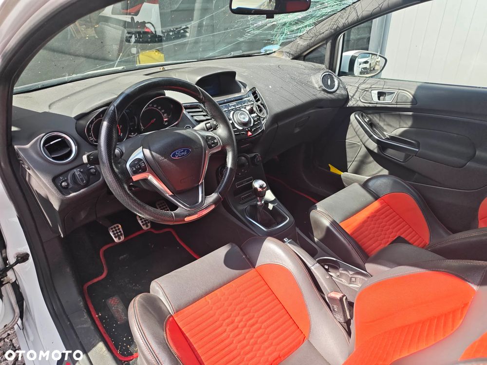 Ford Fiesta 1.6 EcoBoost ST - 12