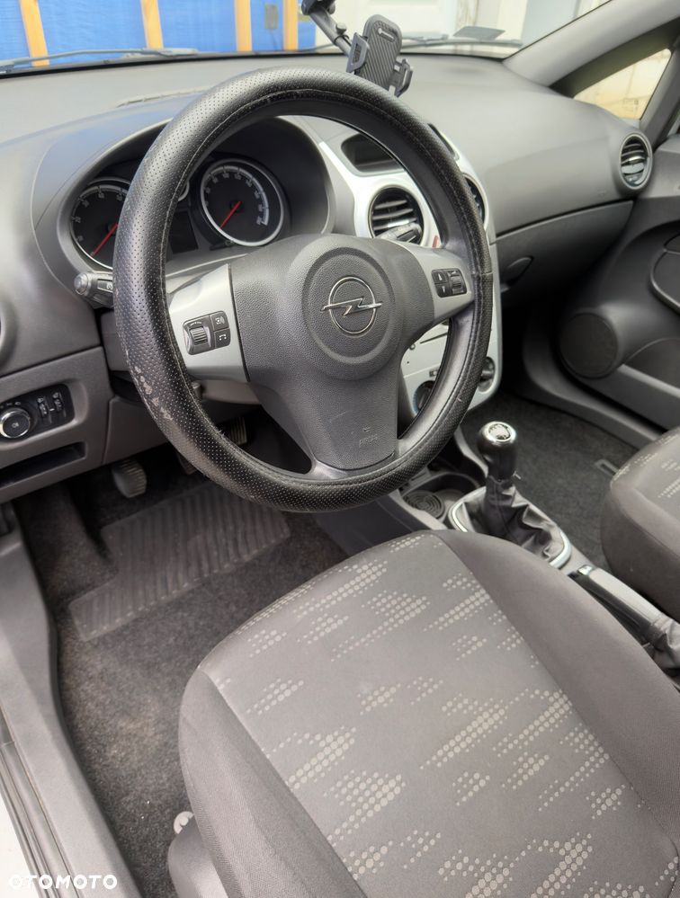 Opel Corsa 1.4 16V Cosmo - 8