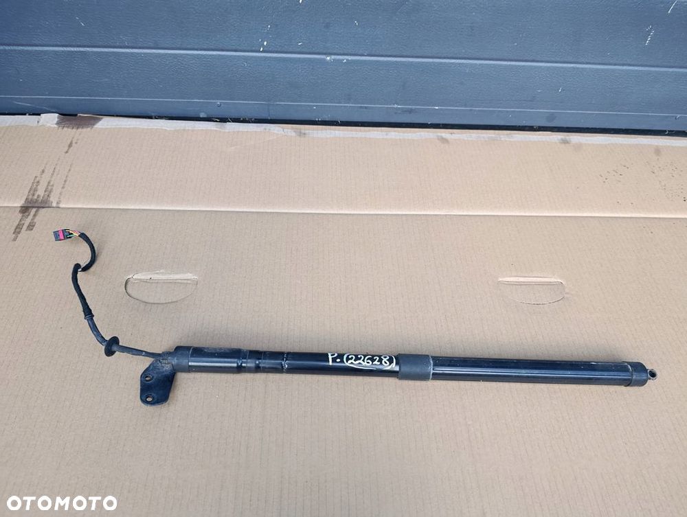 PORSCHE CAYENNE II 2 7P SIŁOWNIK KLAPY BAGAŻNIKA PRAWY 7P5827851J - 1