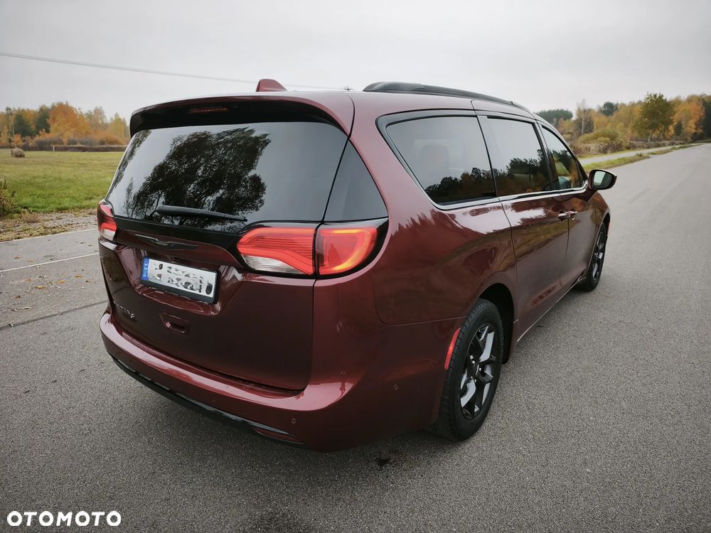 Chrysler Pacifica - 11