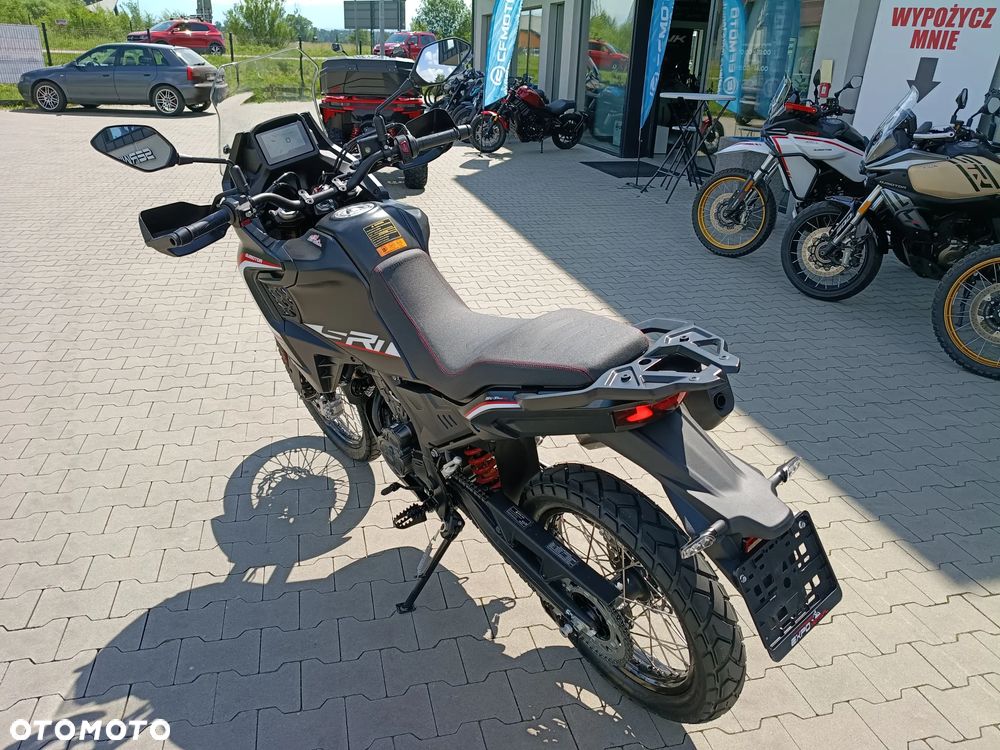 QJMOTOR SRT 300DX - 6