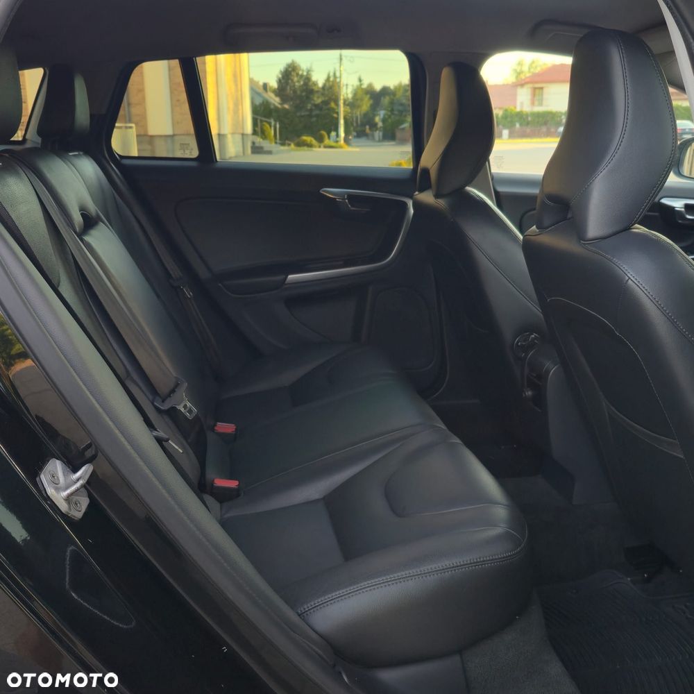 Volvo V60 D4 Momentum - 25