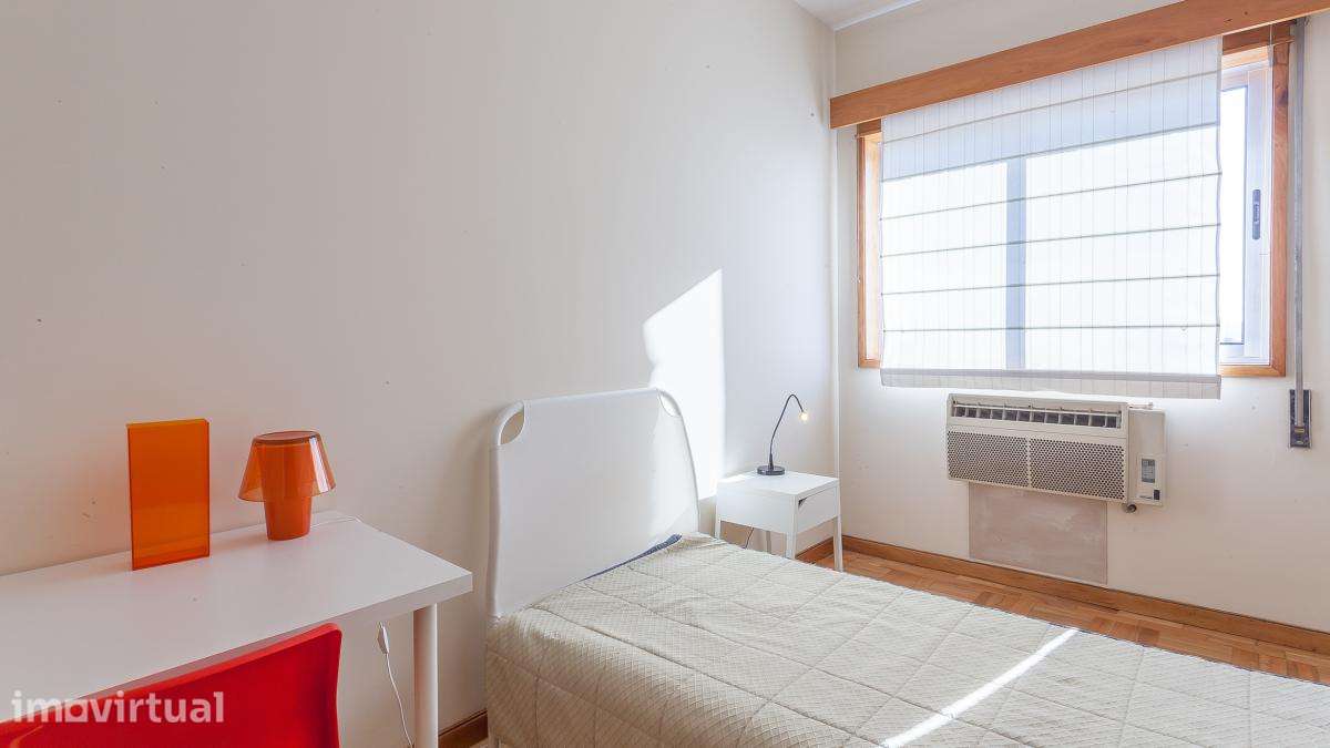 Quarto - localizado em Santo Ildefonso Porto - Grande imagem: 4/43