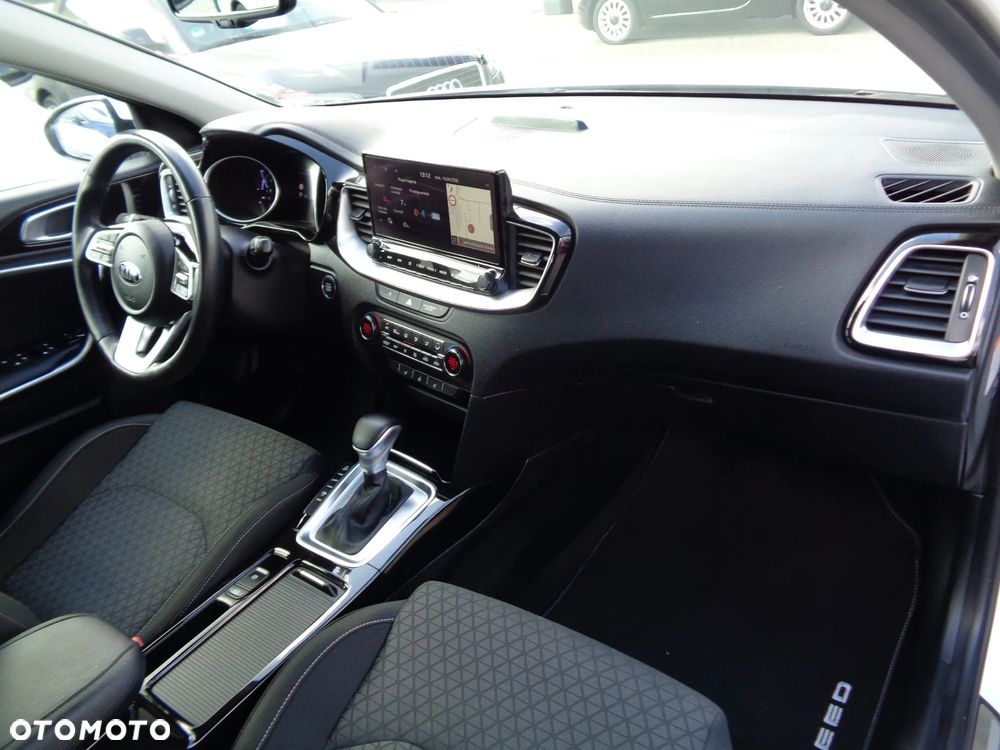 Kia Ceed 1.6 GDI DCT OPF Platinum Edition - 30