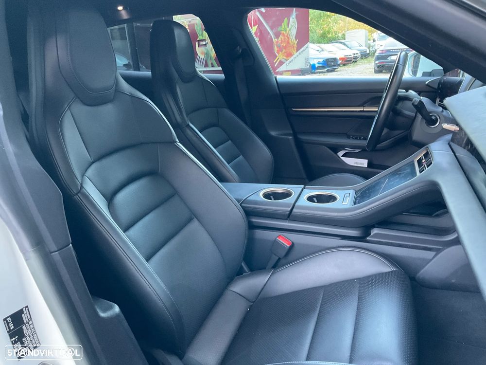 Porsche Taycan Sport Turismo - 11