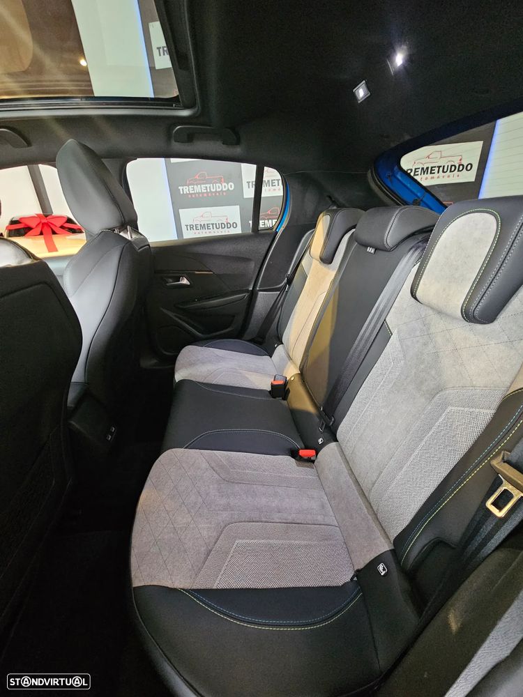 Peugeot e-208 GT - 10