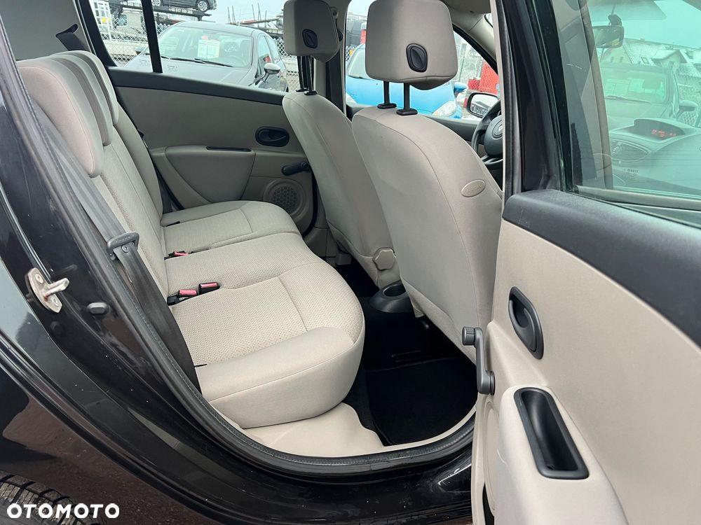 Renault Clio 1.2 16V Expression - 28