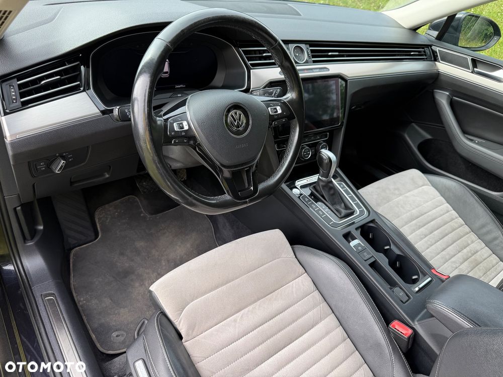 Volkswagen Passat - 12