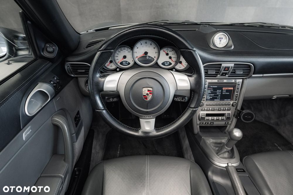Porsche 911 Carrera 4S - 12