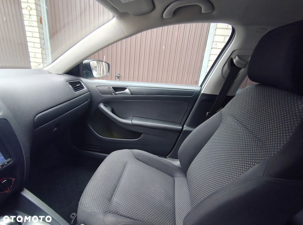 Volkswagen Jetta - 12