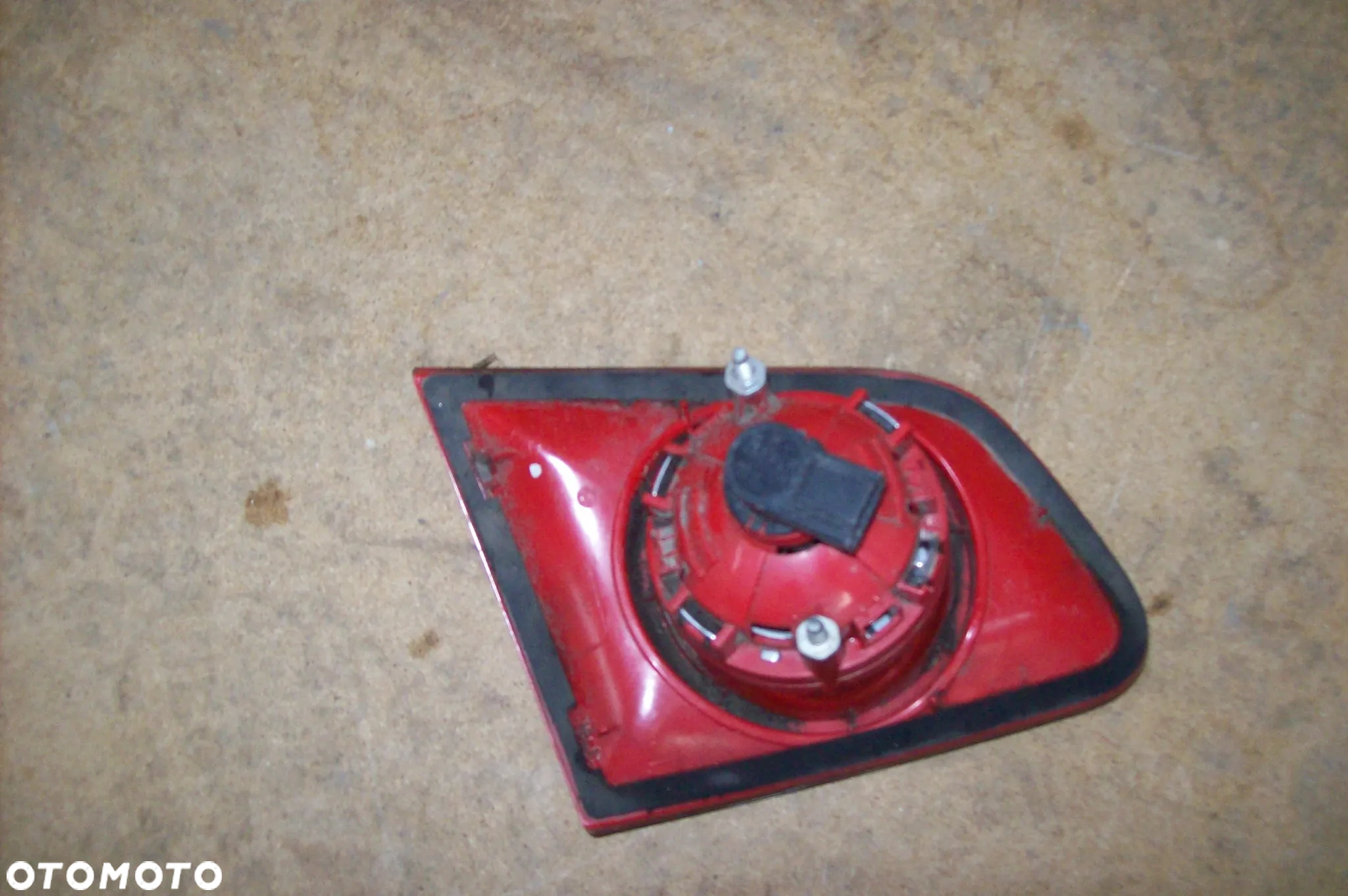LAMPA TYLNA PRAWA  W KLAPE VW PASSAT B6 - 3