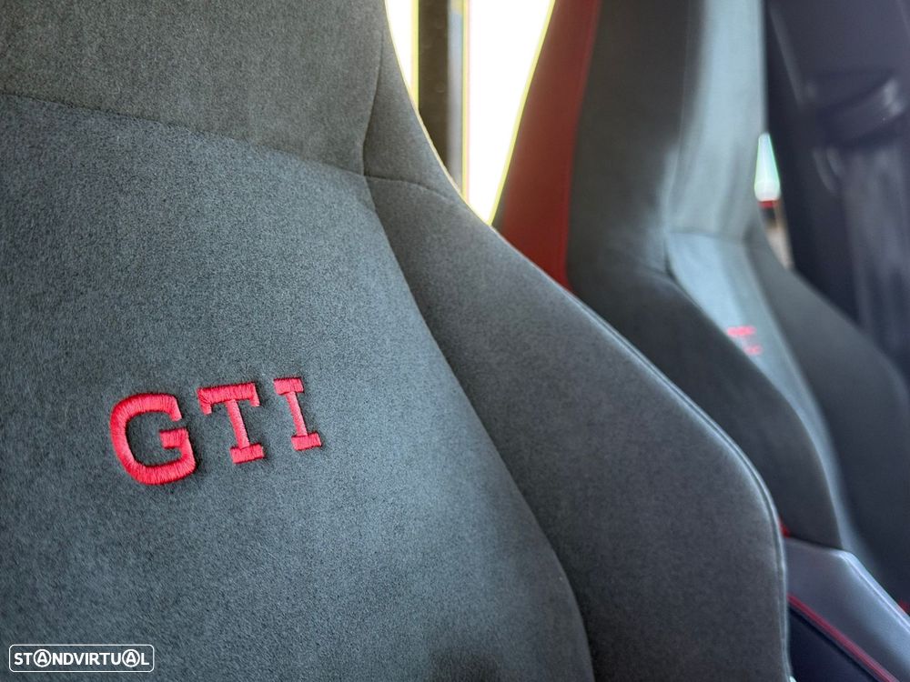 VW Golf 2.0 TSI GTI Clubsport 45 Years DSG - 33