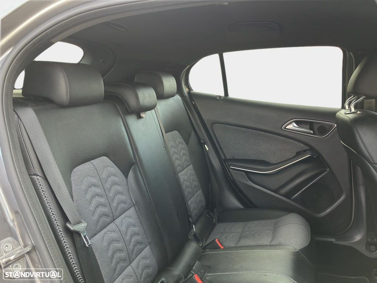 Mercedes-Benz GLA 180 CDi Urban Aut. - 16