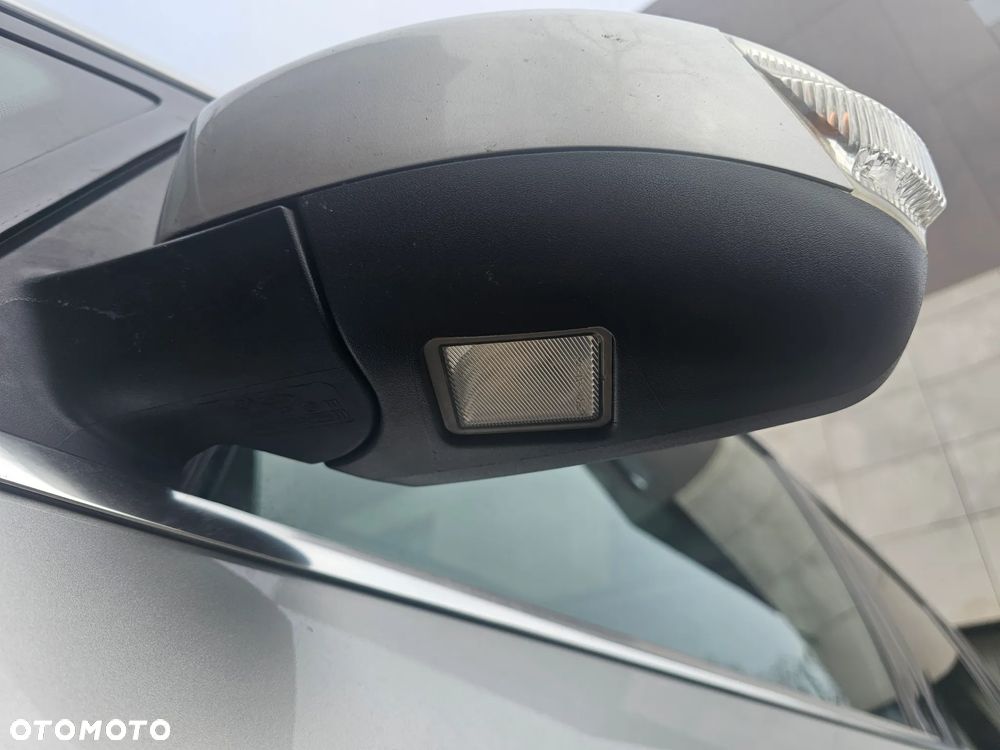 Ford Grand C-MAX - 32