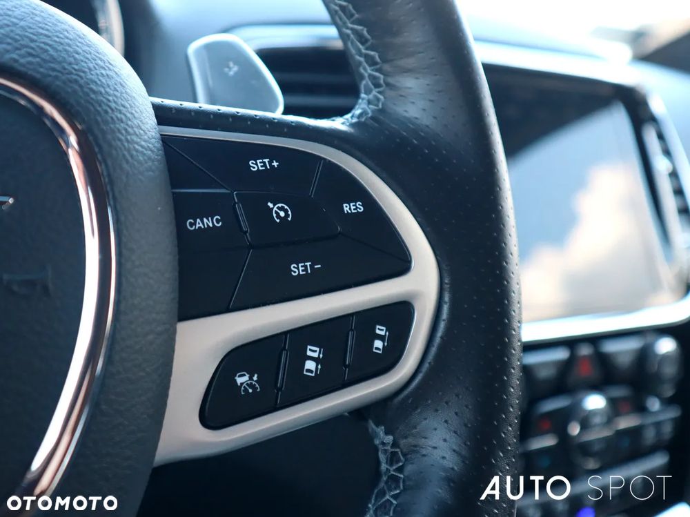 Jeep Grand Cherokee 6.4 V8 SRT8 - 24