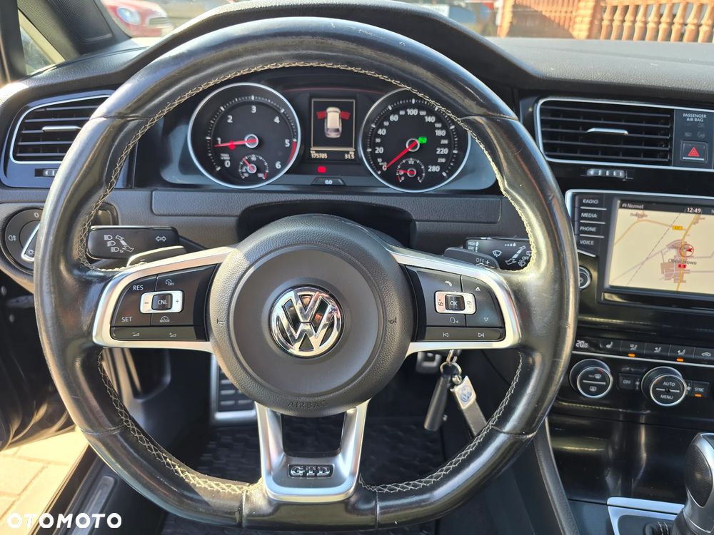 Volkswagen Golf - 25