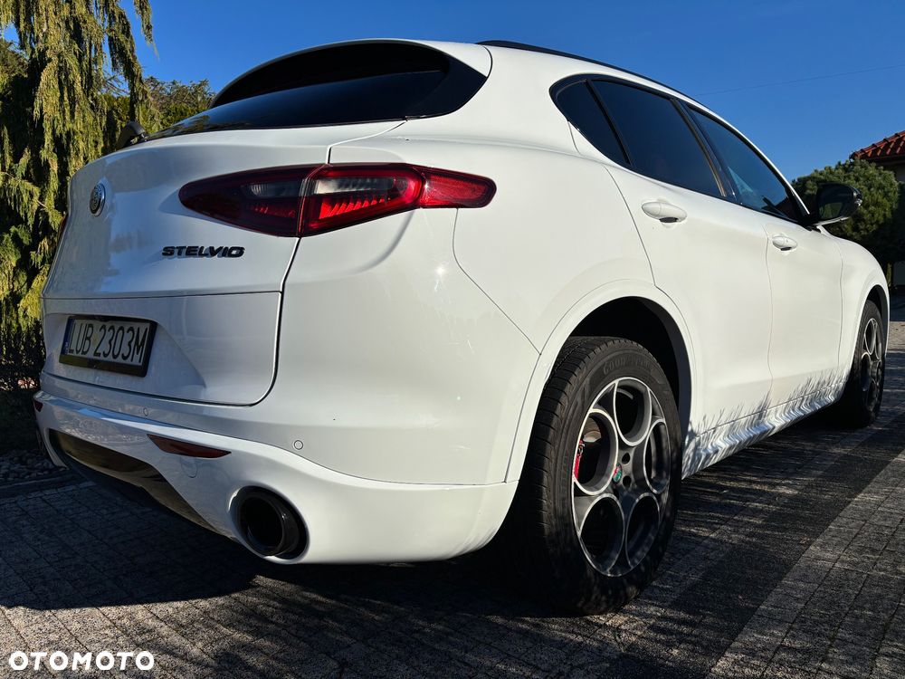 Alfa Romeo Stelvio - 12