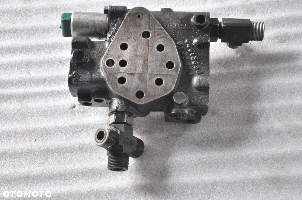 ROZDZIELACZ SEKCJA CEWKA NEW HOLLAND T7040 PUMA 44913658 / 5183976 - 2