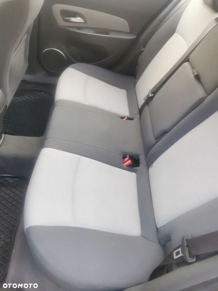Chevrolet Cruze 1.6 LS - 13