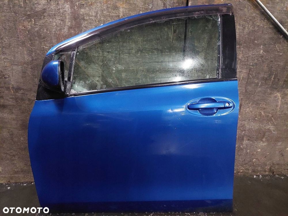 DRZWI KOMPLETNE LEWY PRZÓD + LUSTERKO LEWE TOYOTA YARIS II 8T0 - 1