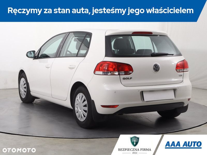Volkswagen Golf - 6
