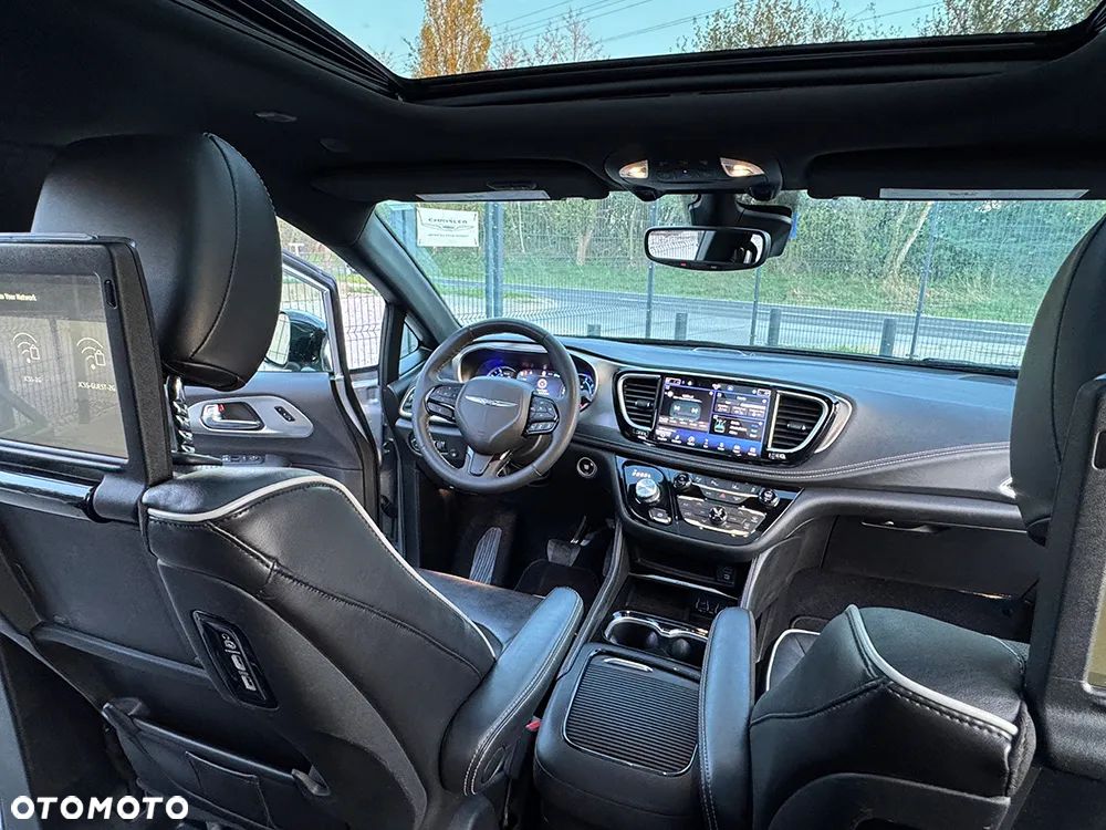 Chrysler Pacifica - 11
