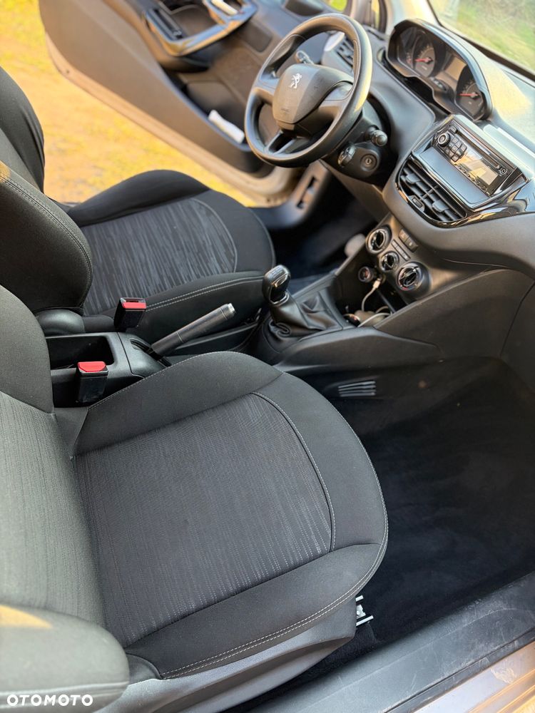 Peugeot 208 - 10
