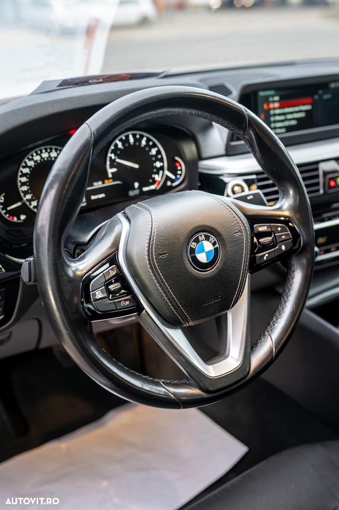 BMW Seria 5 520i Aut. Luxury Line - 25