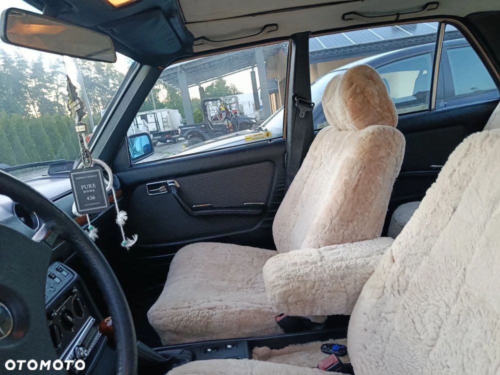 Mercedes-Benz W123 - 12