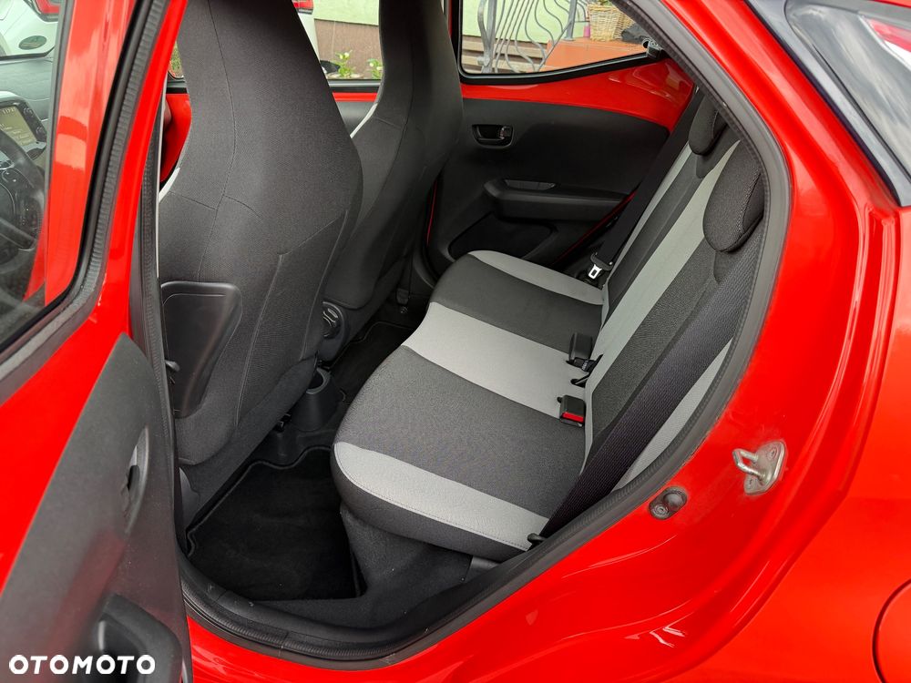 Toyota Aygo x-clusiv - 28
