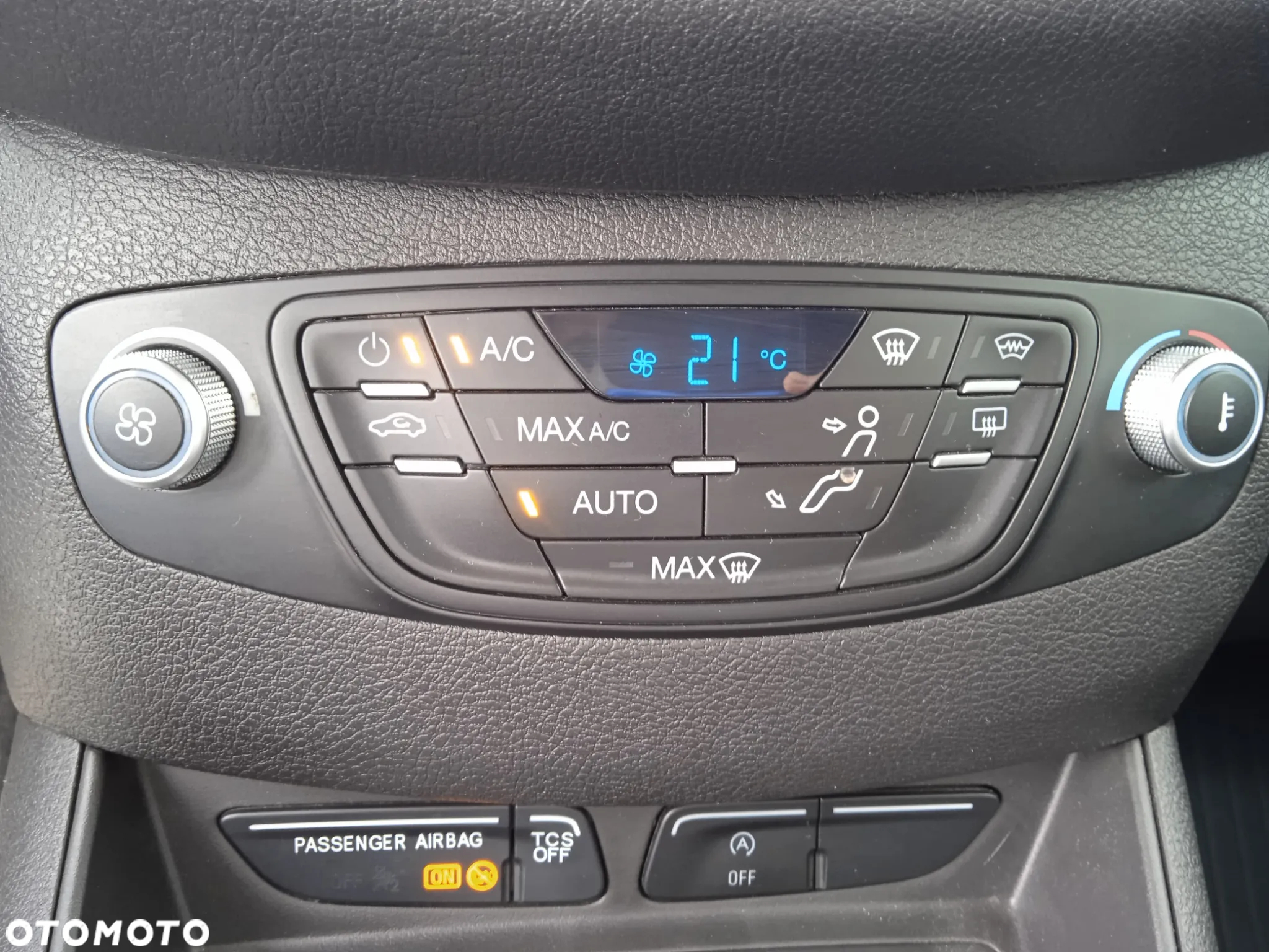 Ford Tourneo Courier 1.5 TDCi Titanium - 18