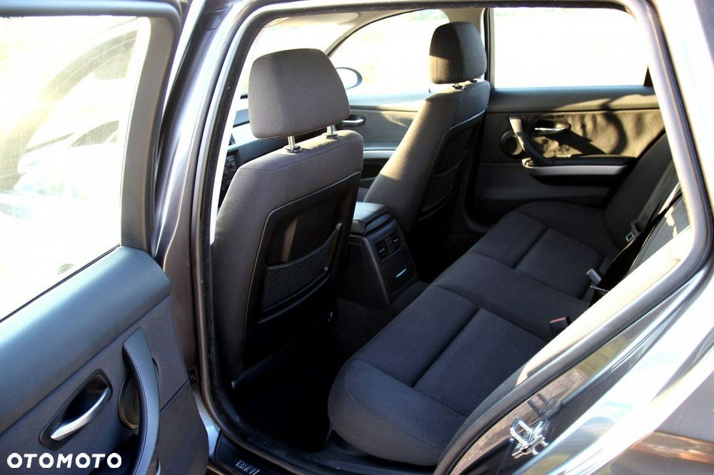 BMW Seria 3 325i - 12