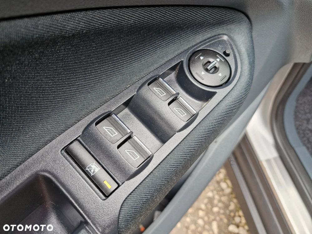 Ford C-MAX 1.6 Ti-VCT Champions Edition - 10