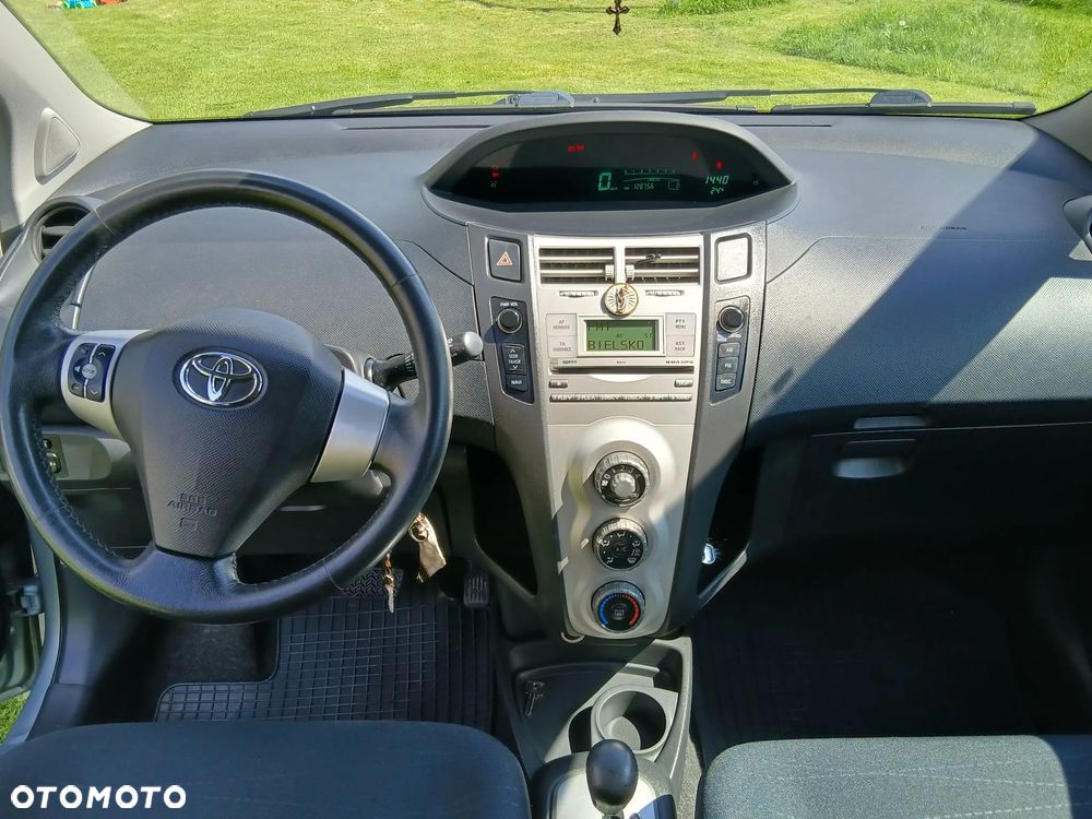 Toyota Yaris 1.3 Sol - 3
