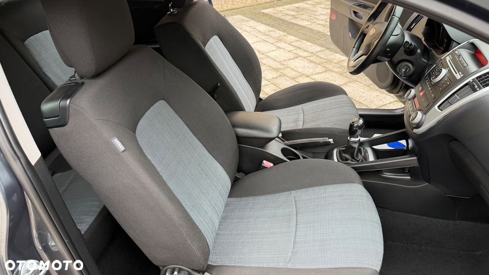 Kia Ceed 1.6 CRDi 90 Spirit - 11