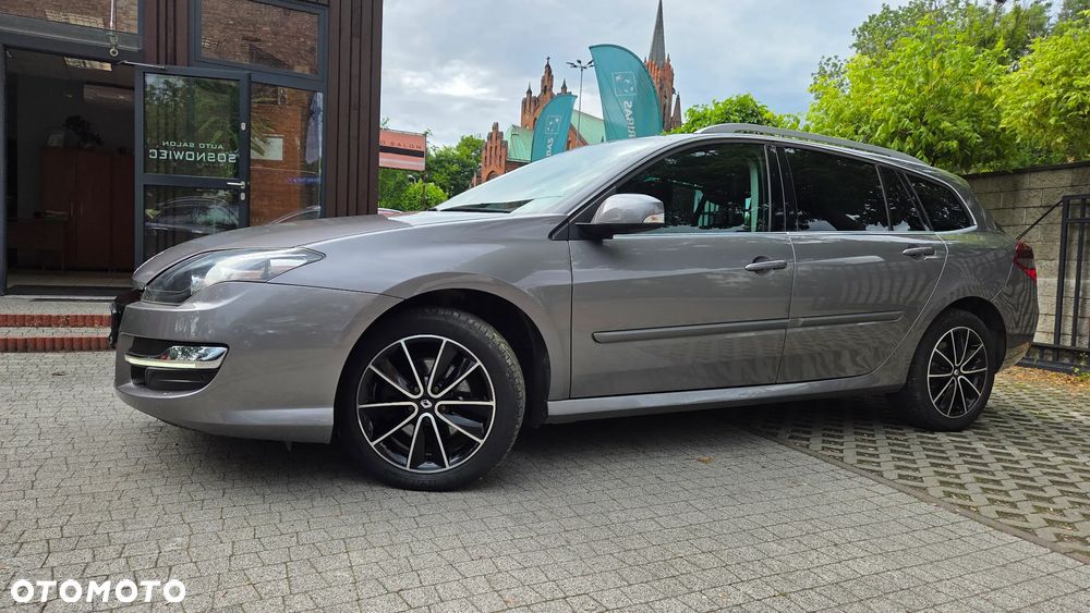 Renault Laguna dCi 150 FAP Start-Stop Paris - 9
