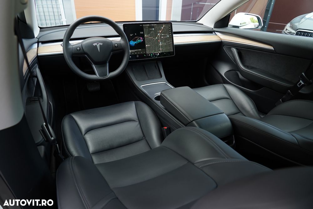 Tesla Model 3 - 5