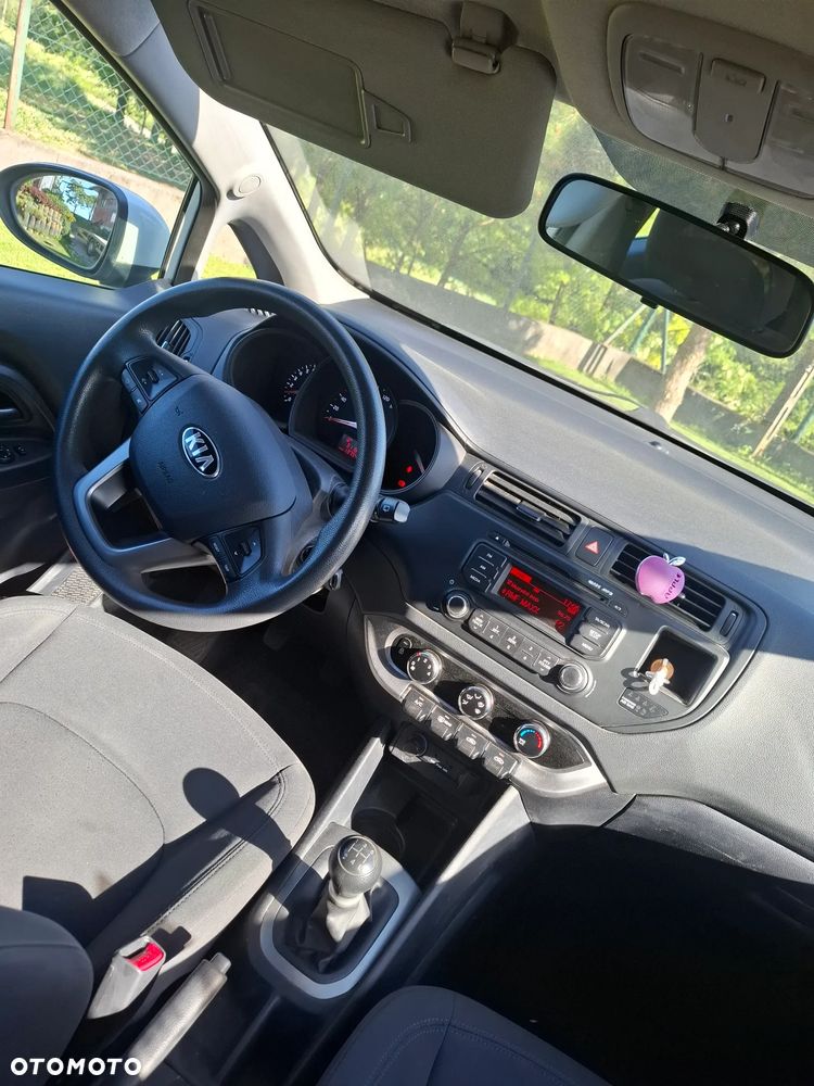 Kia Rio - 12