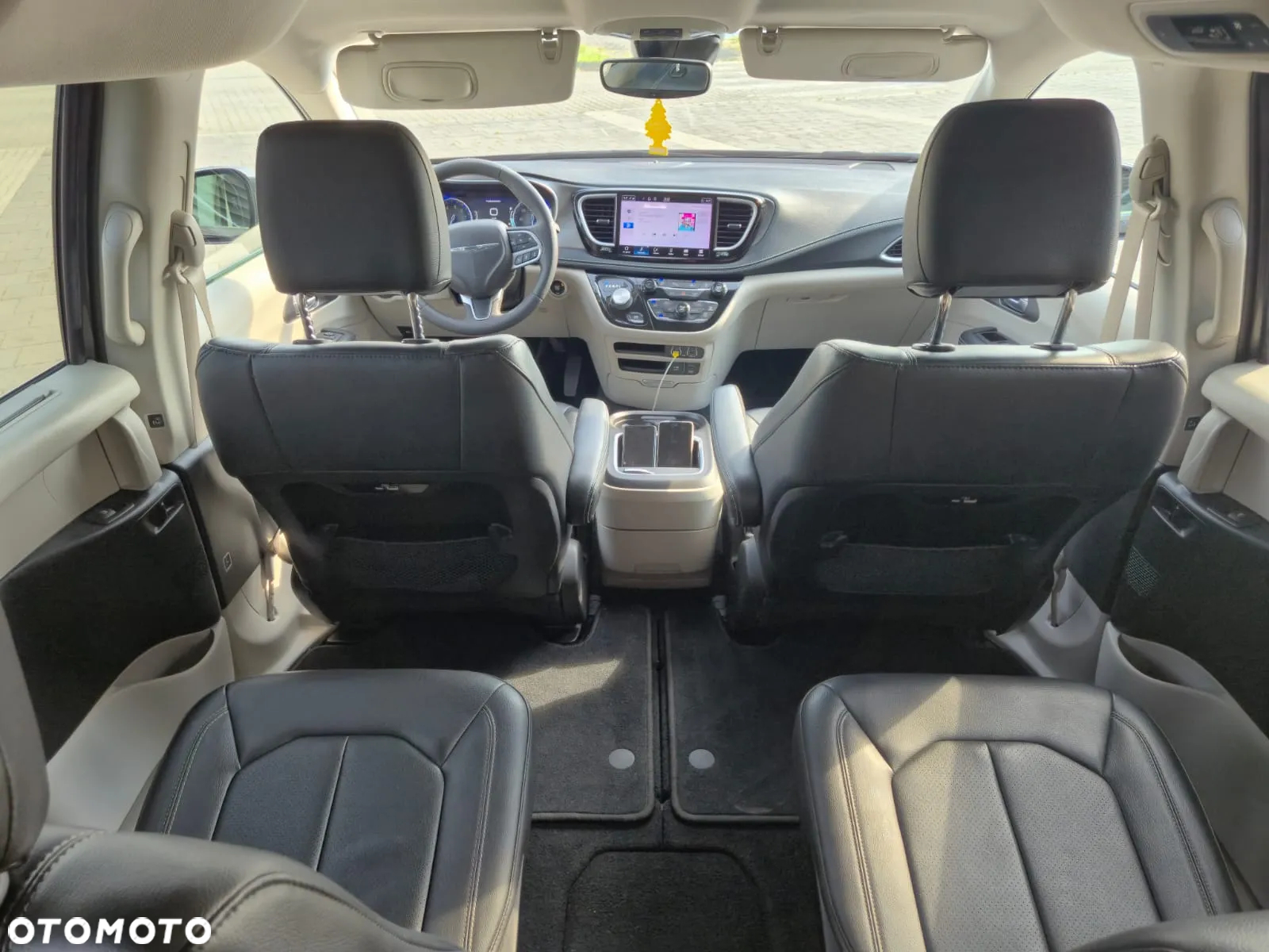 Chrysler Pacifica - 8