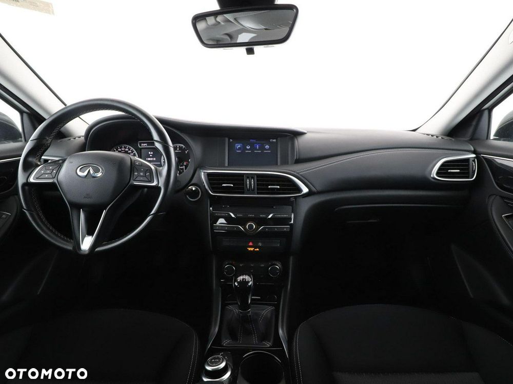 Infiniti Q30 - 16