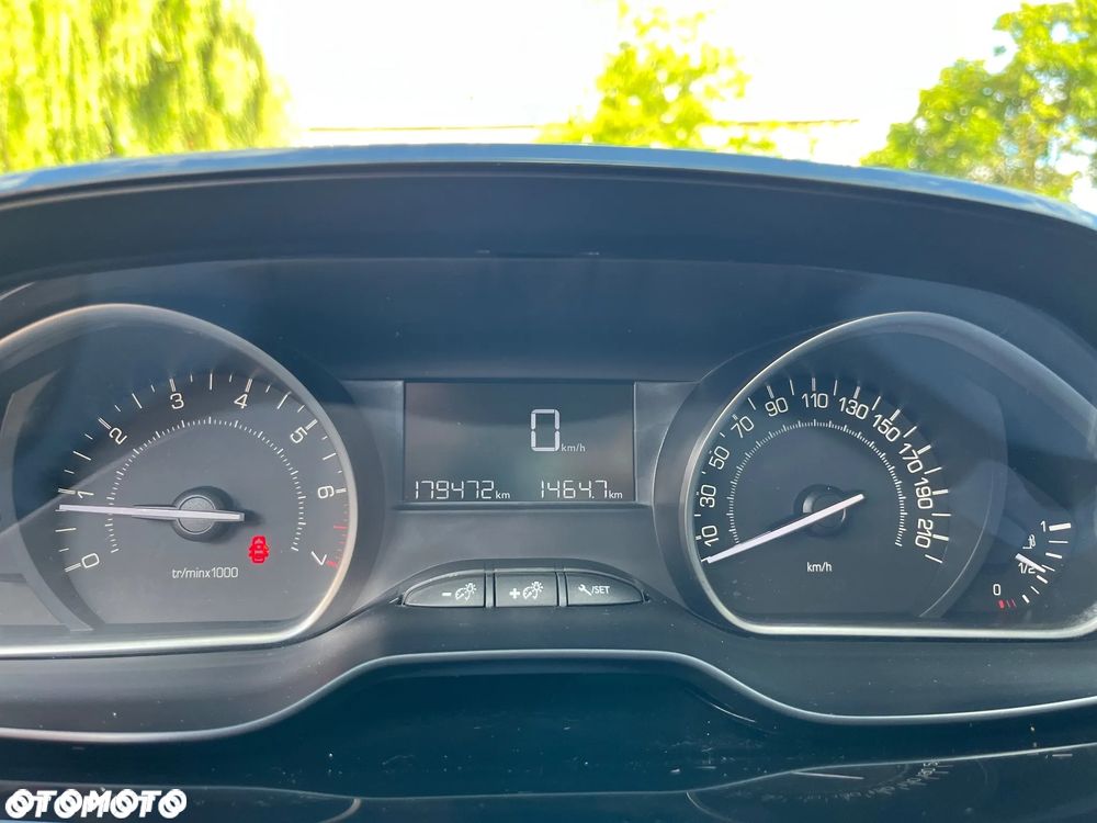 Peugeot 208 82 PureTech Style - 19