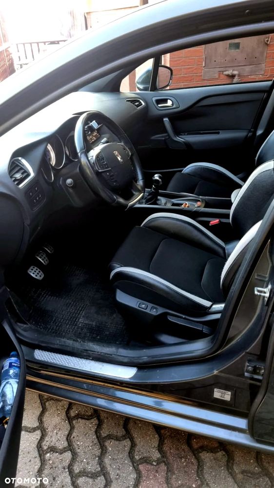 Citroën DS4 e-HDi 110 Chic - 4