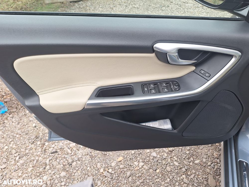 Volvo V60 D3 Summum - 12