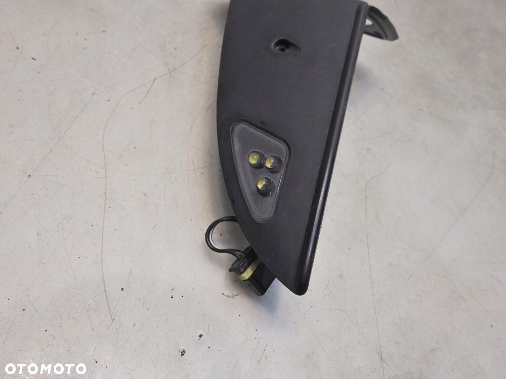 OSŁONA LUSTERKA PRAWA AUDI A8 D3 - 7